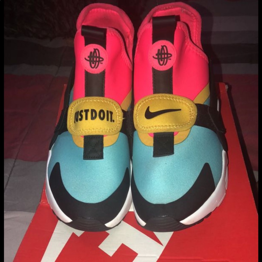 Nike Air Huaraches City Women 7
